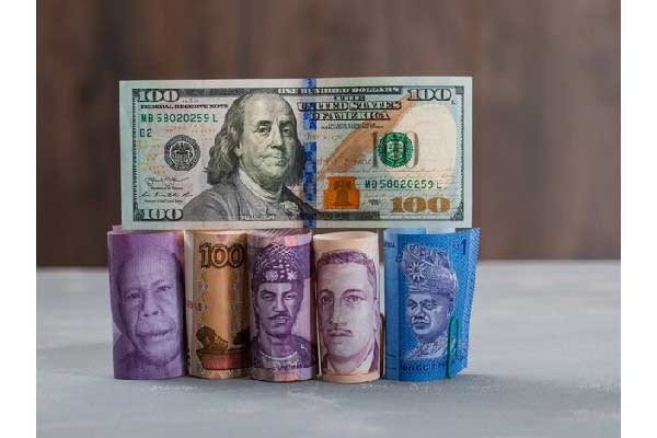 鉴于黄金和白银价格上涨 被动式跟踪基金可能会卖出一些合约以匹配新的权重