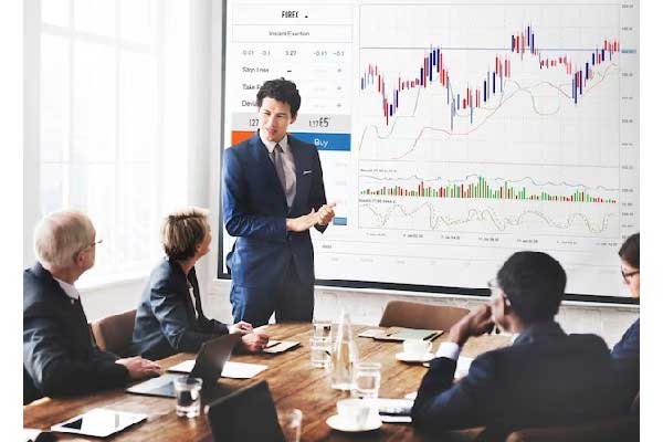 鉴于黄金和白银价格上涨 被动式跟踪基金可能会卖出一些合约以匹配新的权重